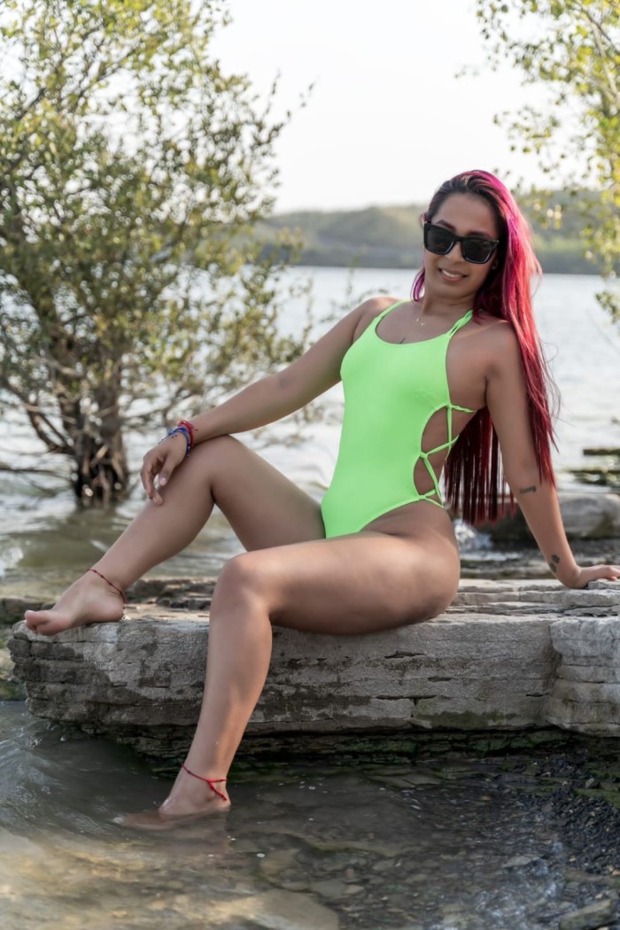 Colombiana preciosa con ganas de sexo