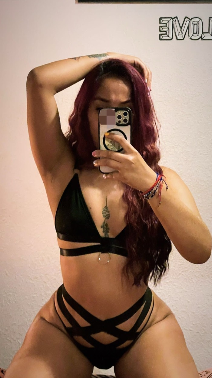 Colombiana preciosa con ganas de sexo