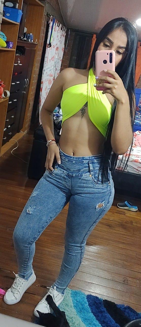 Colombiana preciosa con ganas de sexo