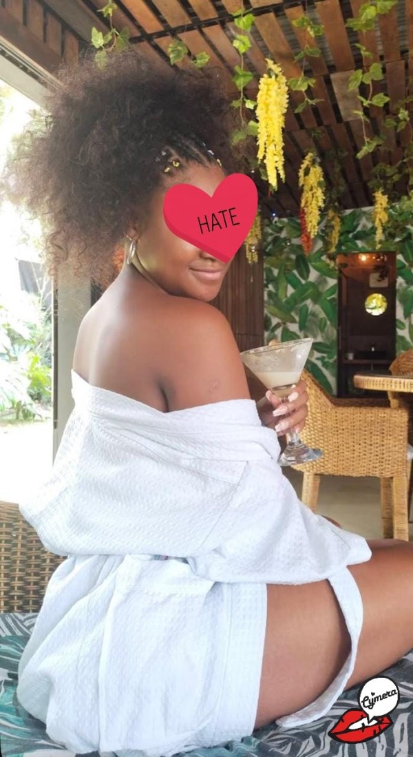 Mulata juguetona