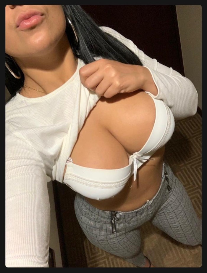 María pechugona tipazo espectacular cariñosa mimos