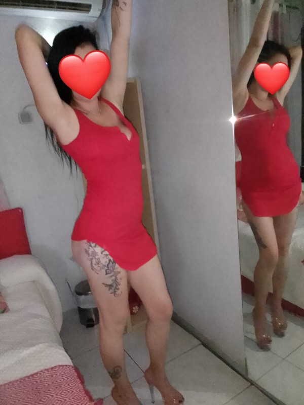 Guapísima recién llegada puro y duro placer