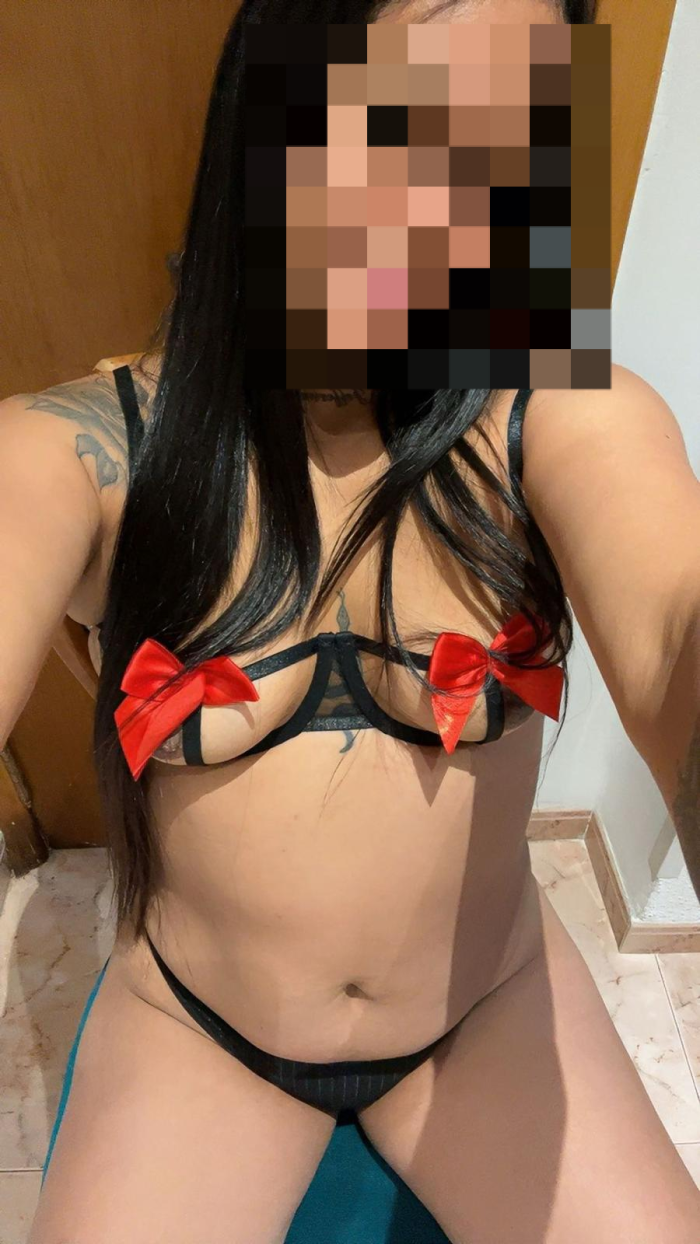 Morena guapa y muy buena en la cama