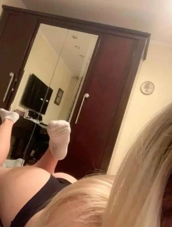 RUBIA SEXOSA CON GANAS DE TODO