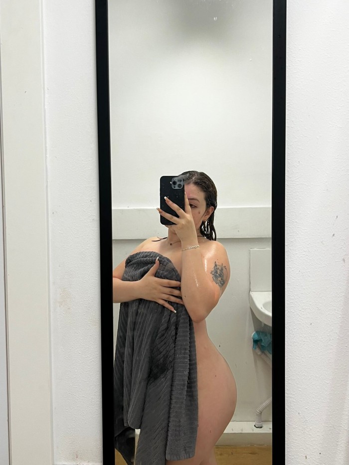 Quiero que me castigues y me folles en 4