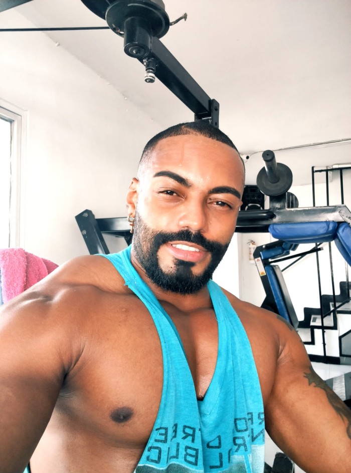 SEXY JOVEN MORENO VERGON 20 CM MUY LECHERO