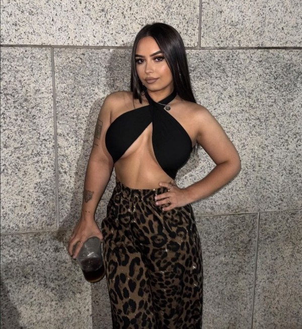 Chica guapa y divertida.