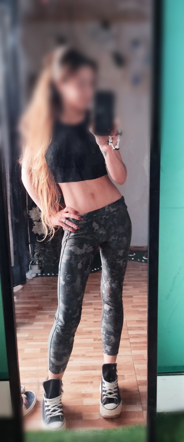 chica feet .Nay tu masajista de confianza