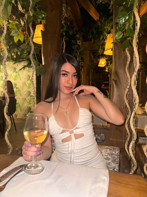 Abril – Venezolana Acompañante de Lujo en Ibiza