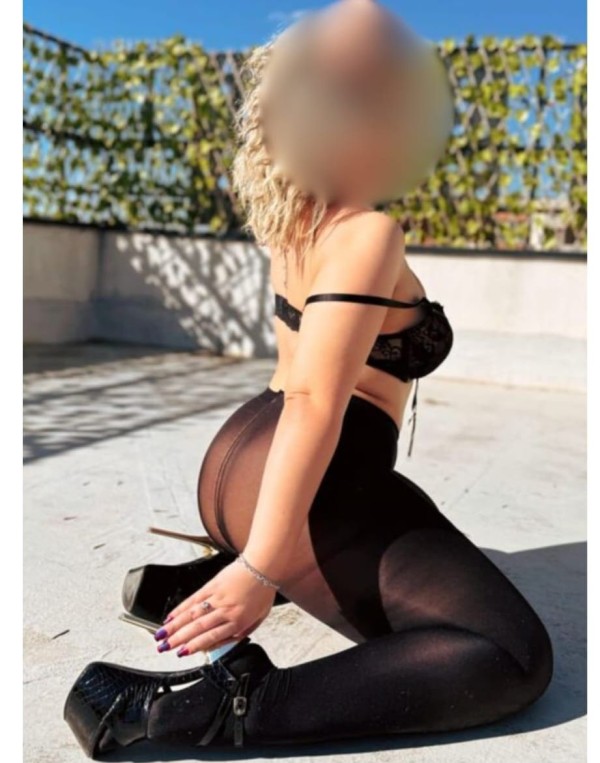 Somos dos chicas tía y sobrina solo desplazamiento