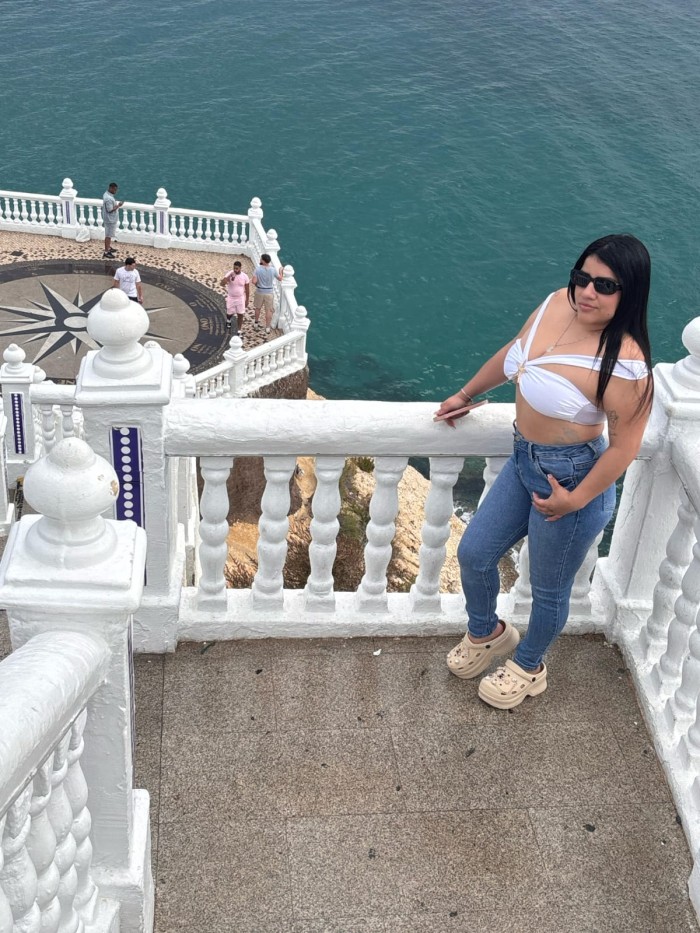 SENSUAL Y TRAVIESA CHICA LATINA CON GANAS DE CAÑA