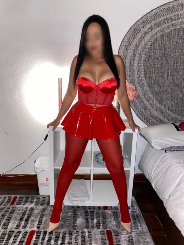 LUNA BRASILEÑA GUAPA FOLLADORA A TOPE!!