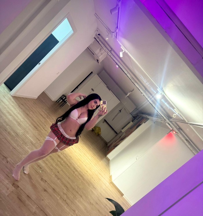 JOVEN, FIESTERA BIEN FOLLONA