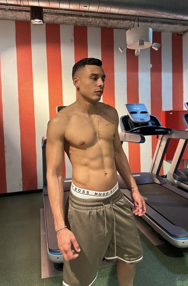 STEVEN COLOMBIANO CUERPO DE GYM