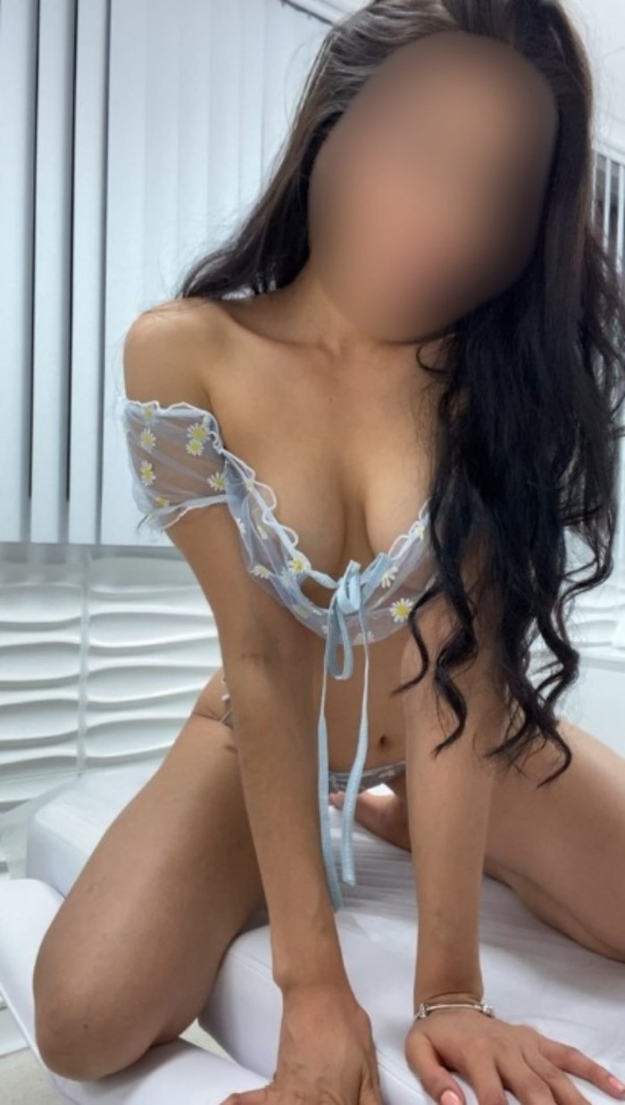 TE CHUPO A GARGANTA PROFUNDA ESA POLLA DURA.