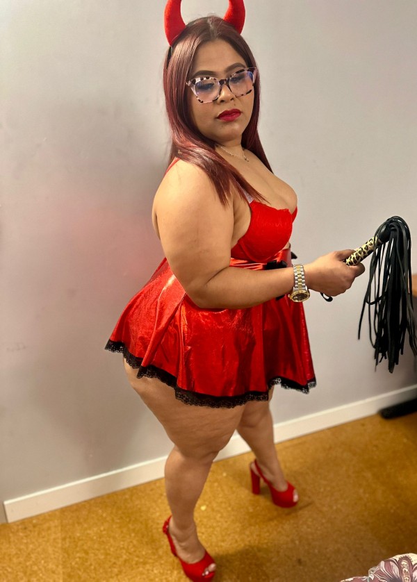 Desire latina culona cachonda