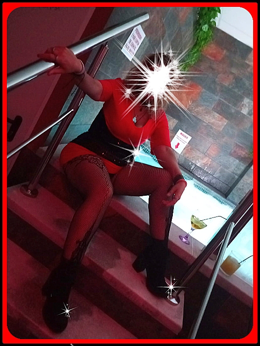 Parejita morbosa bisexual liberal pub