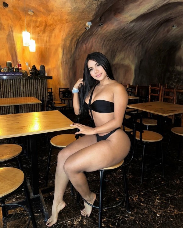 Latina, cariñosa y muy pervertida