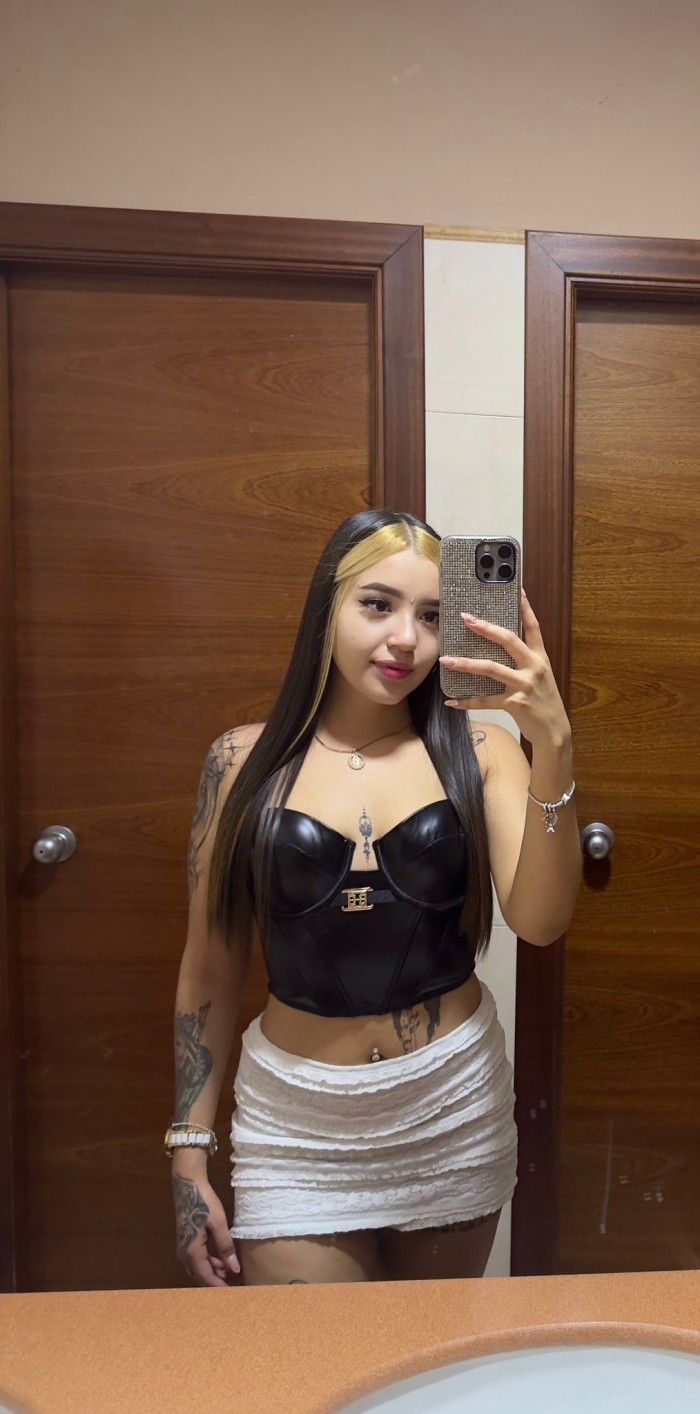 Jovencita exótica chochito caliente y apretadito