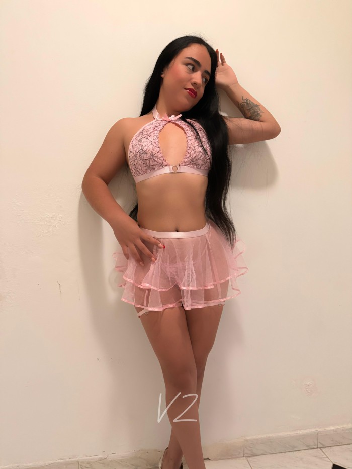 JOVENCITA FIESTERA CARIÑOSA Y MUY IMPLICADA