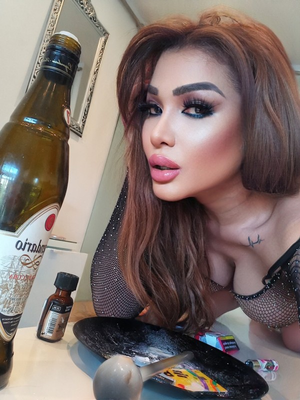 Mas perra q humana diosa de fiesta