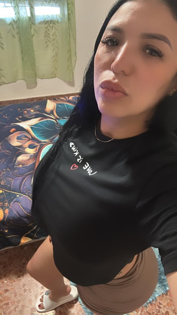 SOY DULCE ESTOY MUY CALIENTE Y DESEOSA DE UN GRIEG