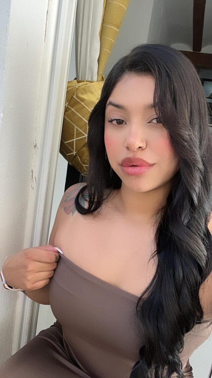 UNA ZORRA MUY GOLOSA CON GANAS DE POLLA