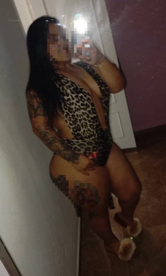 TENGO UNAS BUENAS CURVAS PARA QUE DISFRUTES