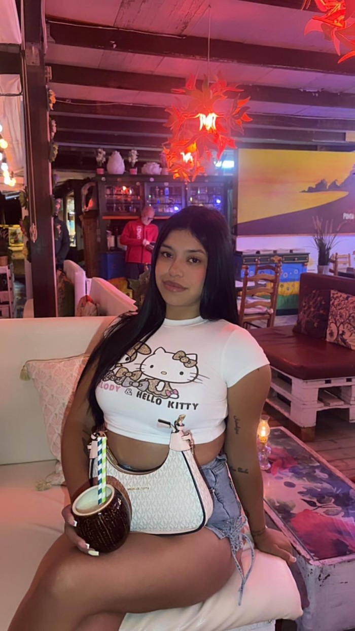 NENA EXQUISITA Y CACHONDA….