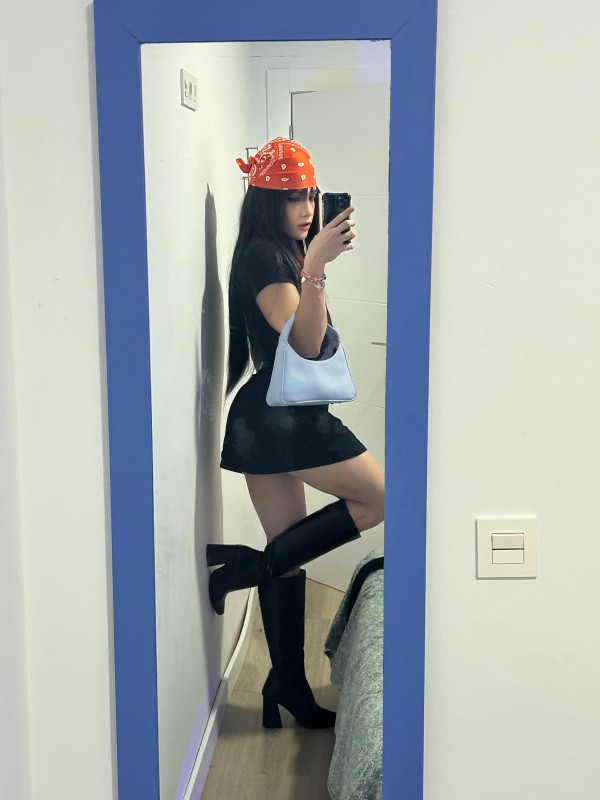 HERMOSA Y DULCE PRINCESA DE PASO POR TU CIUDAD EXPERTA COMIENDO CULOS