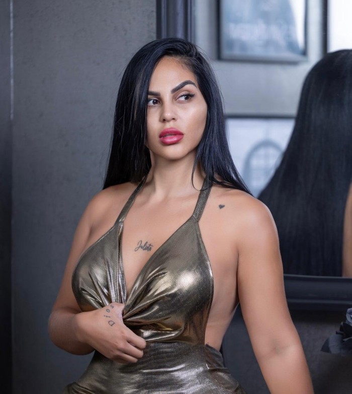 Preciosa teen colombiana elegante