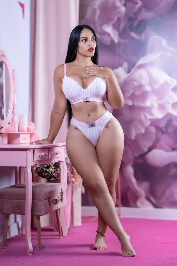 Preciosa teen colombiana elegante