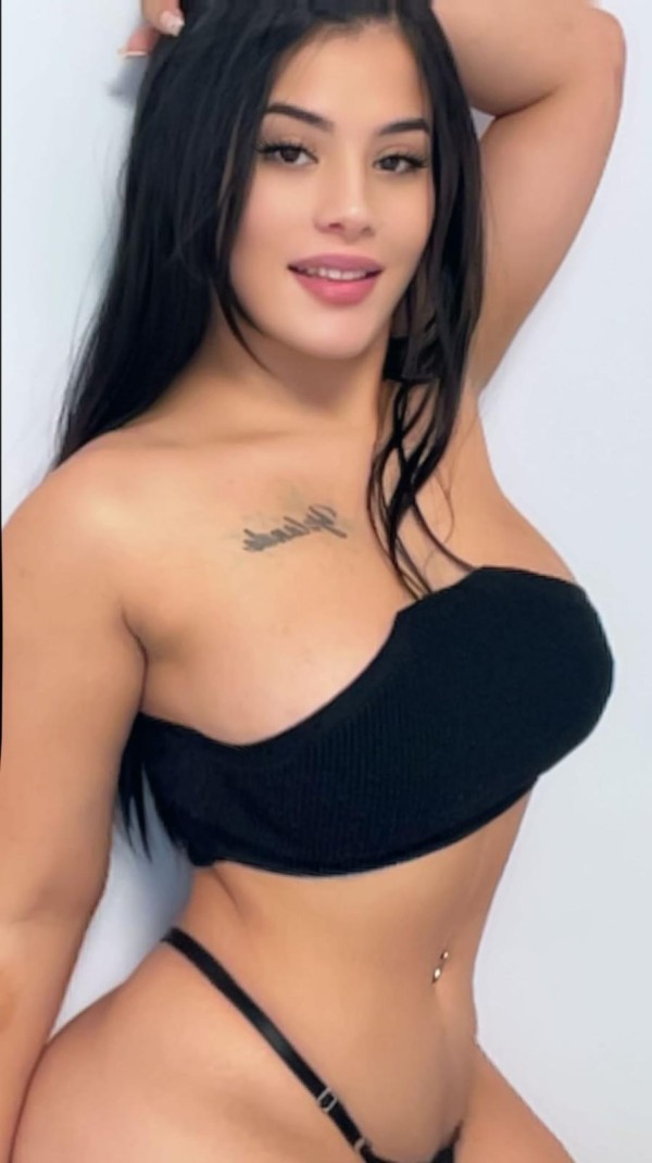 Colombiana jovencita inocente muy guapa