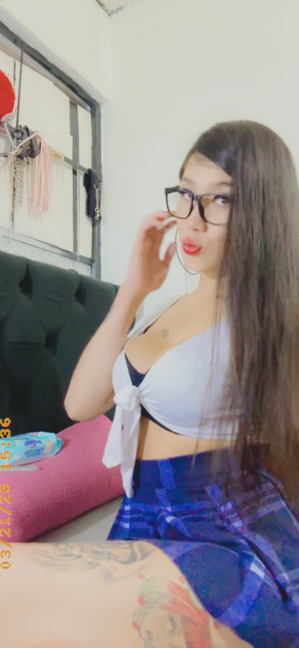 Modelo trans xxx femenina real poses caricias vids