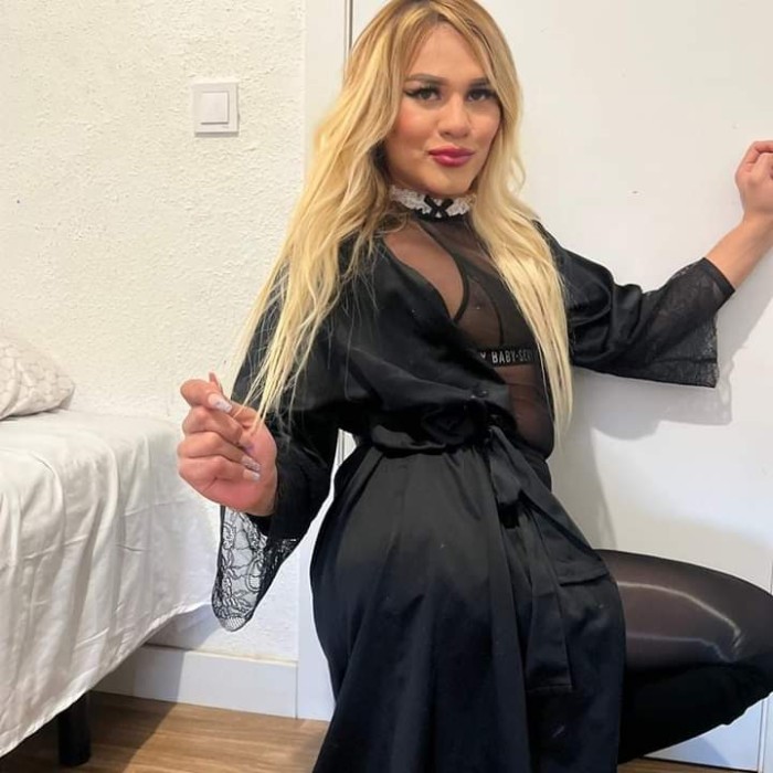 UNA CHICA TRAVIESA Y CON GANAS DE