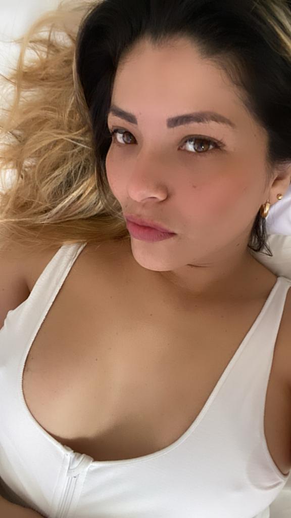 A SARA   ANSIOSA POR QUE ME COMAS