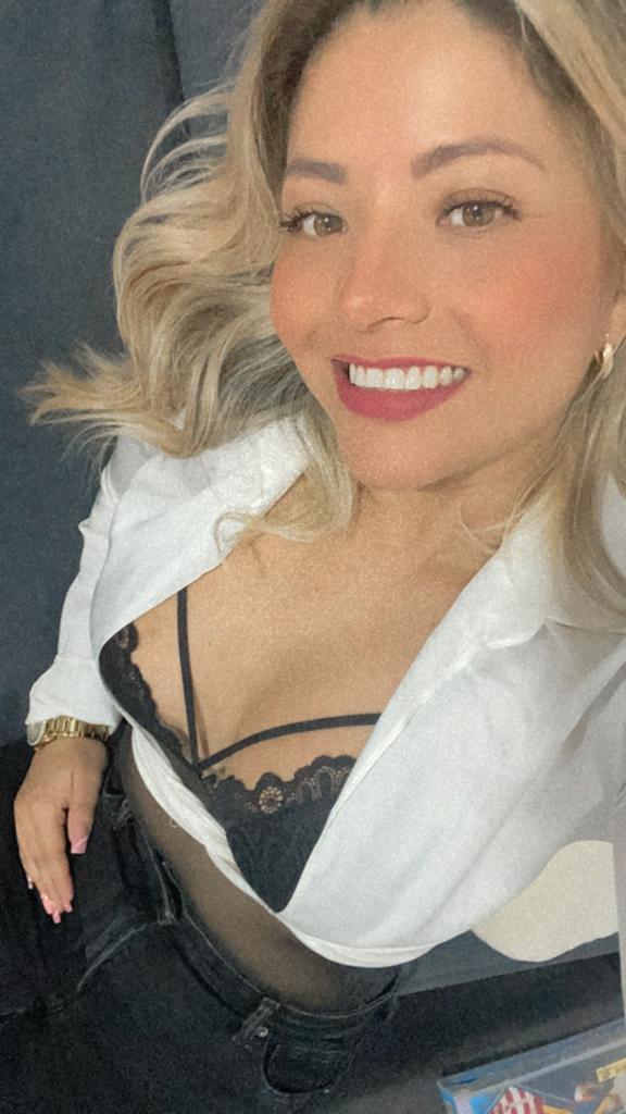 A SARA   ANSIOSA POR QUE ME COMAS