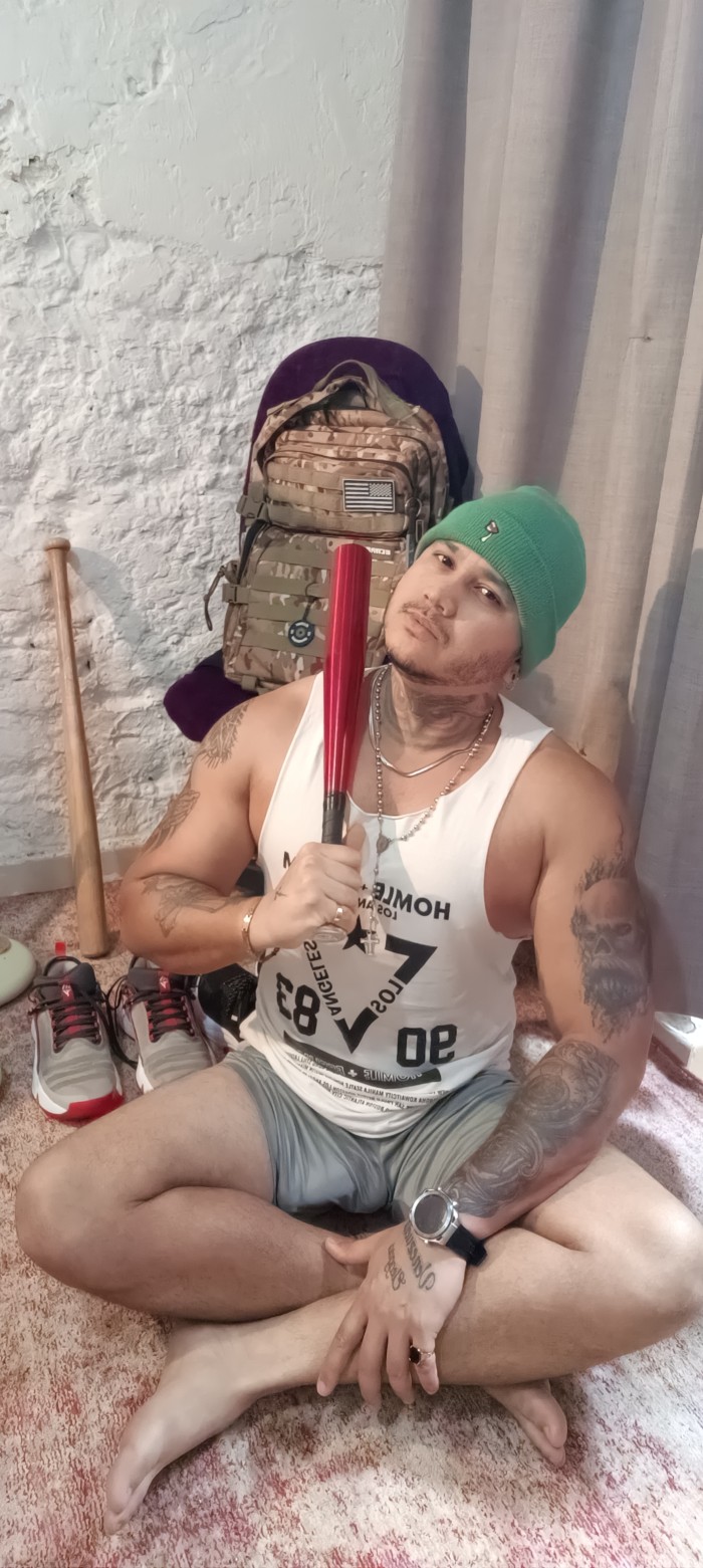 HOLA MAMASITA NECESITAS COMPAÑÍA SOY VENEZOLANO..