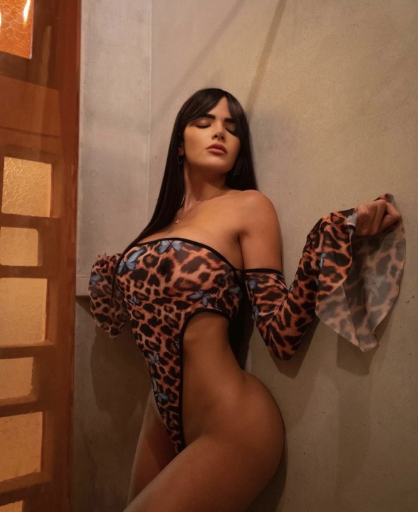 Tu niña sexi real única bella caliente