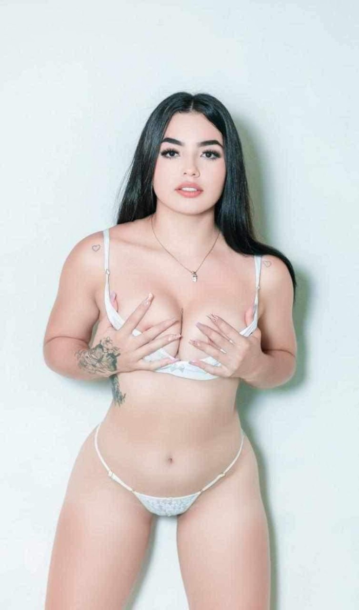 JOVEN LATINA FOGOSA ADICTA AL SEXO