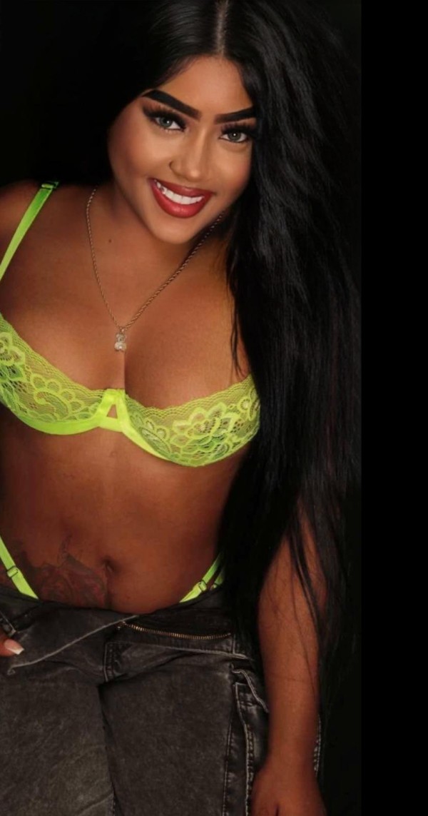 MIA, una jovencita con un culo delicioso.