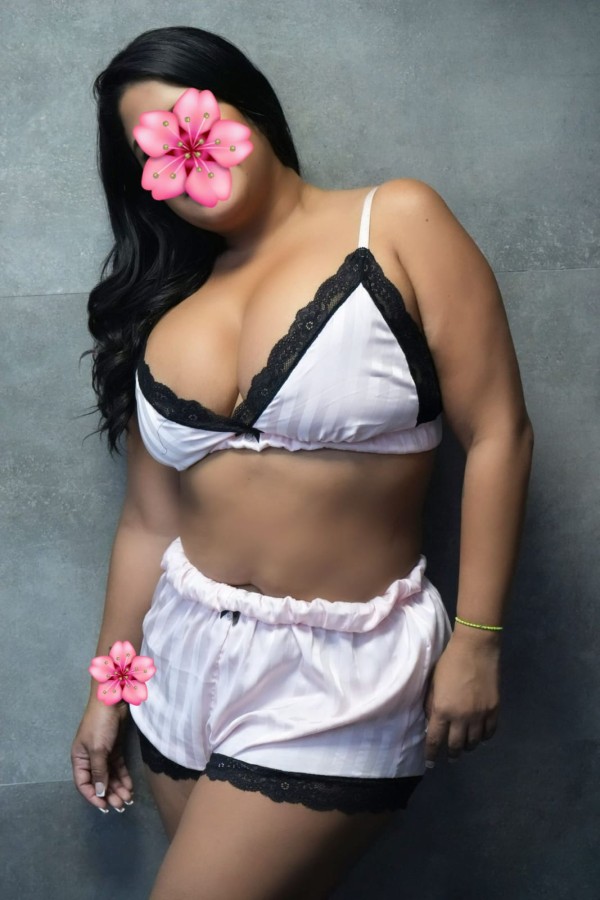 Shantal hermosa  y cariñosa