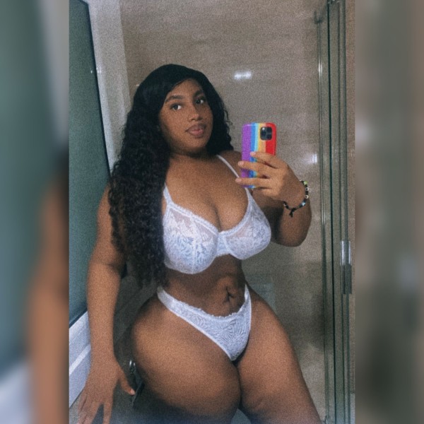 Cachonda y fogosa y fiestera