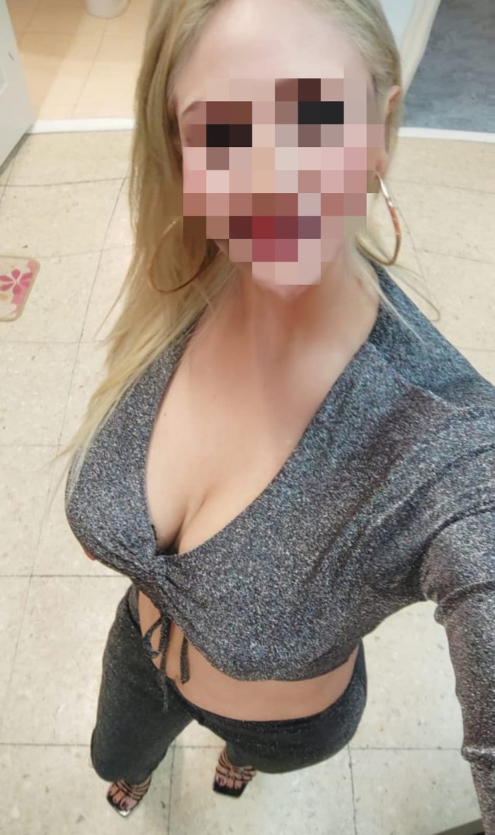 NOCHE DE FIESTA CON UNA HERMOSA LATINA