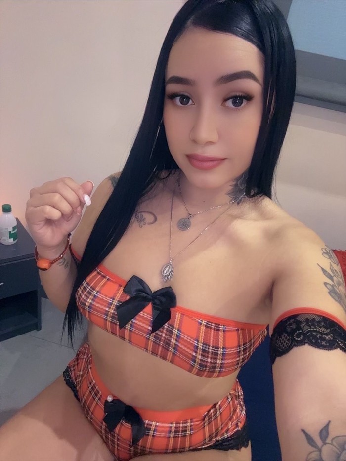 CALIENTE DIVERTIDA GUARRILLA CON GANAS DE SEXO