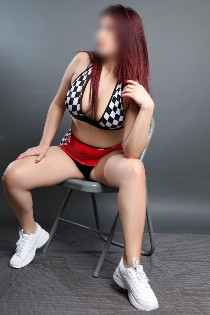 MARTHA TU CHICA JUGUETONA POR LA ZONA 24HS SALIDAS