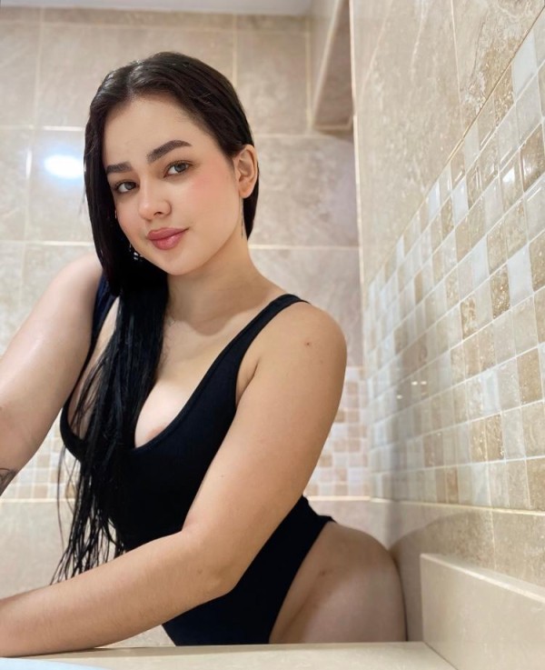 Mabel bella latina de paso por las palmas