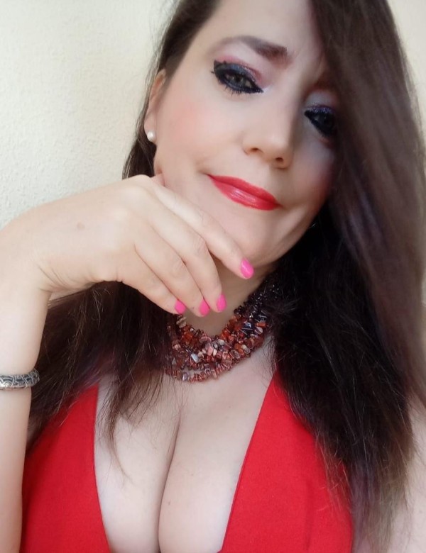 SERÉ TU BONBOM, DELEITAME… FIESTERA, VICIOSA,PURO MORBO