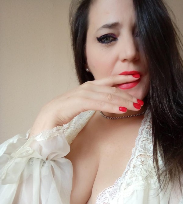 SERÉ TU BONBOM, DELEITAME… FIESTERA, VICIOSA,PURO MORBO