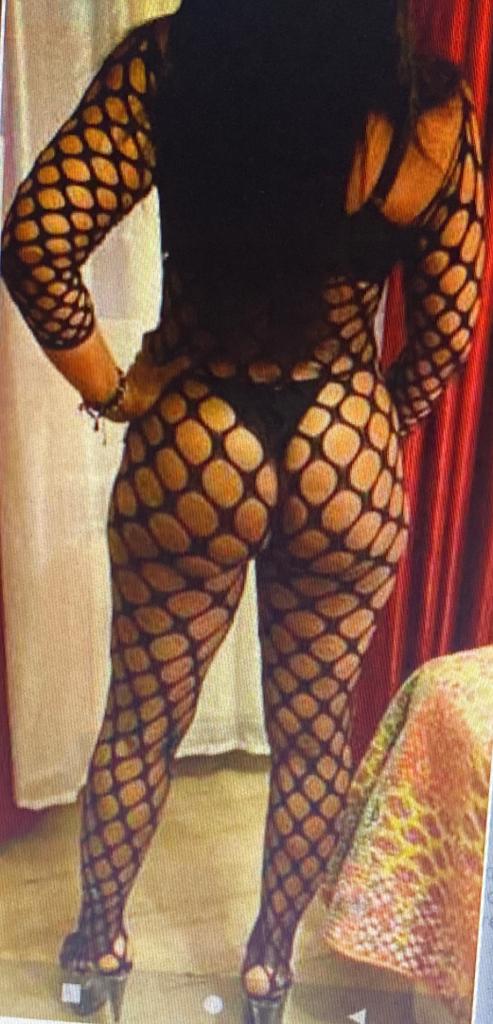 MADURITA CACHONDA, EXTROVERTIDA Y MUY FOGOSA